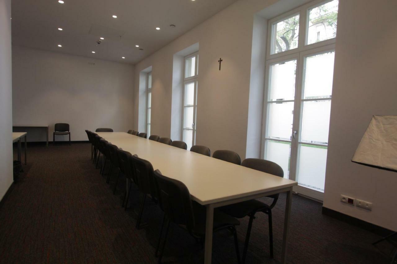 ワルシャワ Dom Pomocy Studentomホステル エクステリア 写真